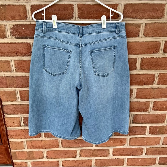 Liz Claiborne size 10 wide leg shorts/Culottes - Picture 3 of 9